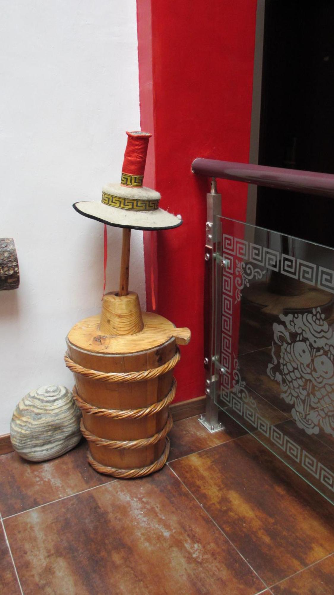 Nirvana Hotel, Restaurant & Bar Xiahe Exterior photo