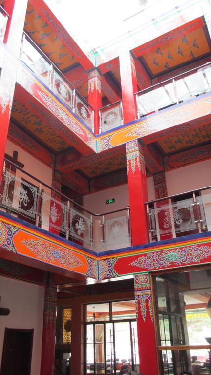 Nirvana Hotel, Restaurant & Bar Xiahe Exterior photo