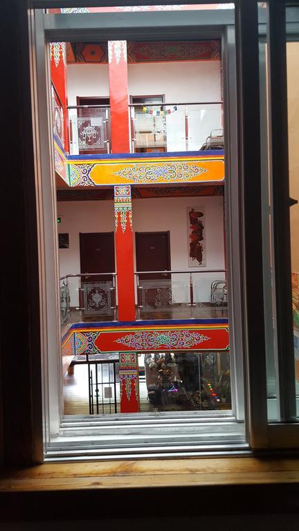 Nirvana Hotel, Restaurant & Bar Xiahe Exterior photo